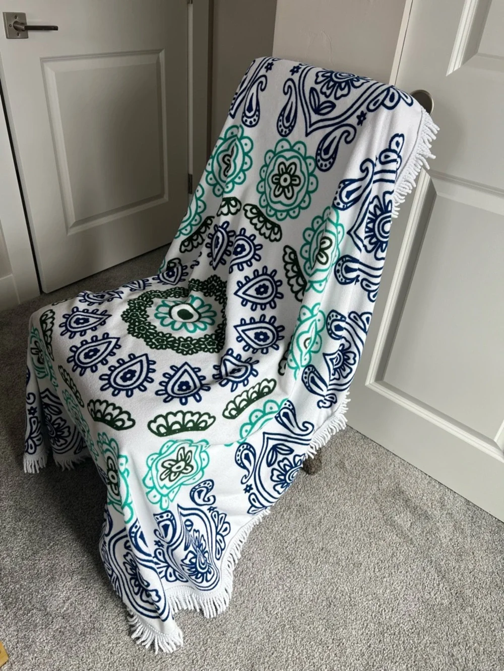Ricdecor Round Mandala Beach Towel - White with Blue & Teal Print